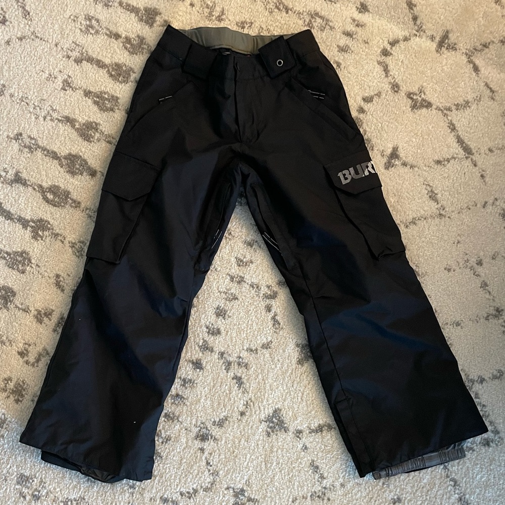 Burton Ski/snowboard cargo exile pants. Boy Size 7/8.